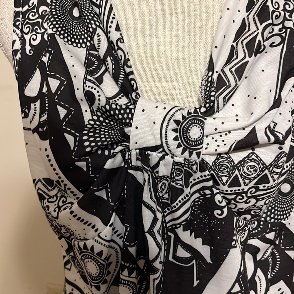 Black and White Patterned Women's Top. Sz 1x - Picture 2 of 7